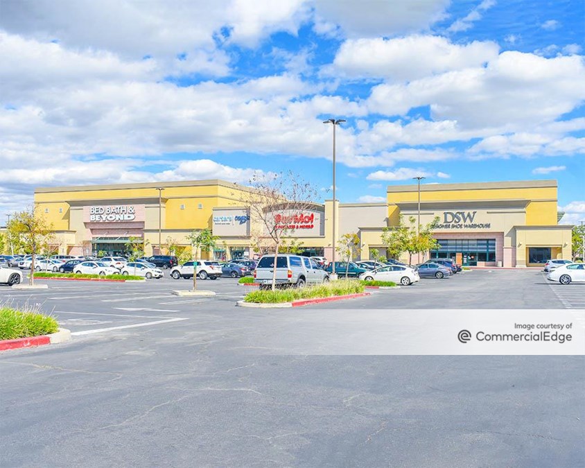 Warner Marketplace 6500 Canoga Avenue  Canoga Park  Retail Space